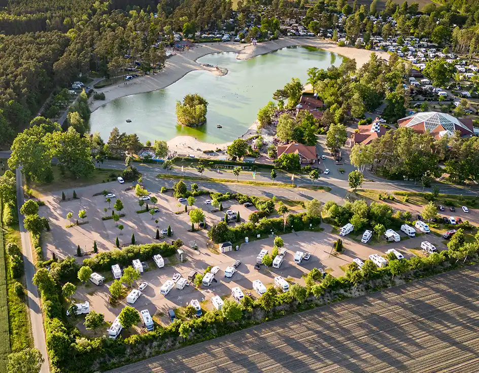 Auszeichnungen von oben: Blick auf den Campingplatz Südsee-Camp